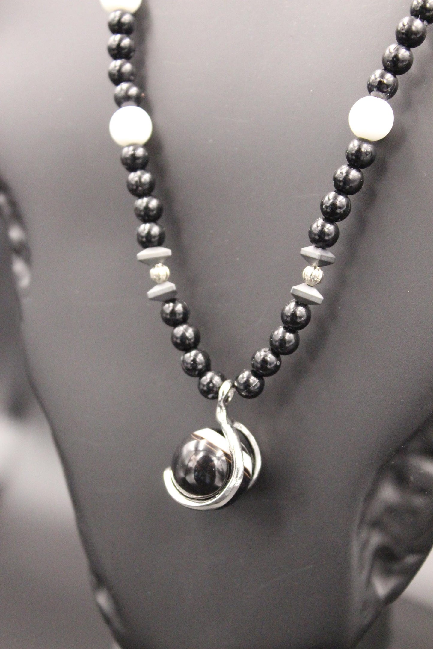 Handmade Black and White Agate Necklace – Natural Stone, Elegant Design