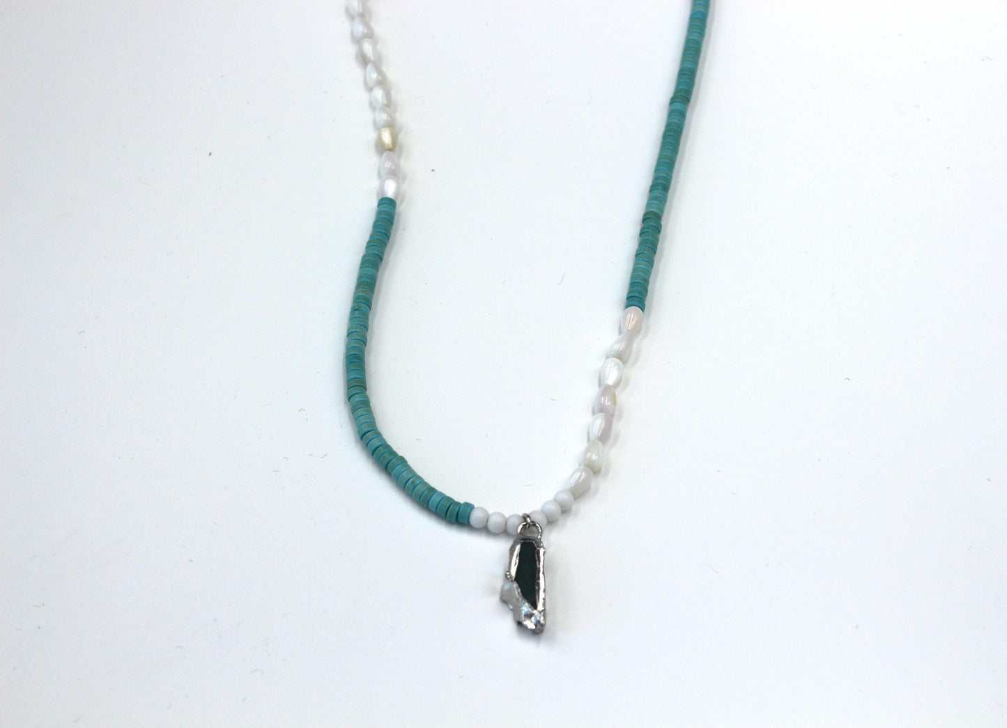 Elegant Handcrafted Necklace with Turquoise and White Beads in Ethnic Style