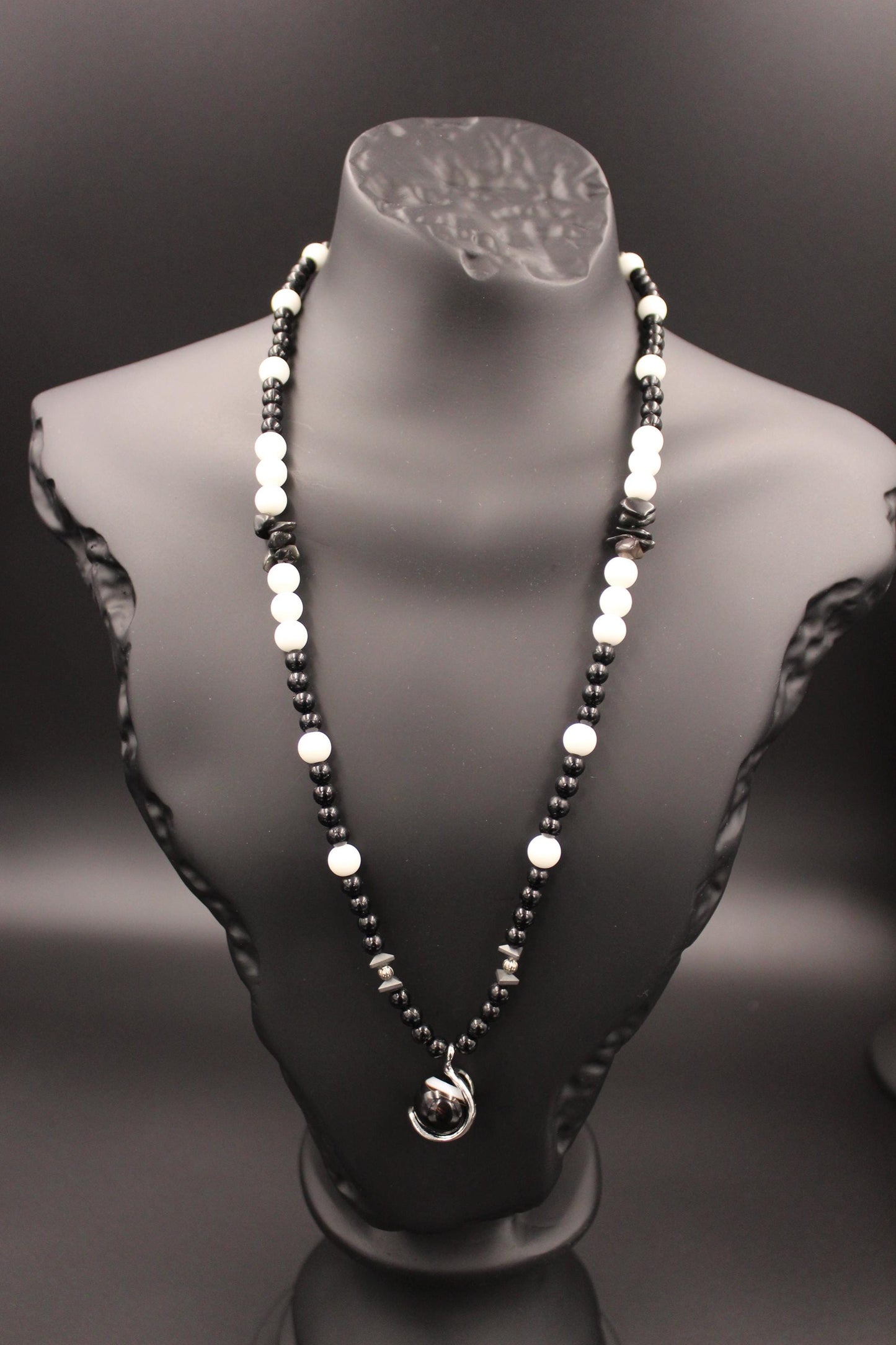Handmade Black and White Agate Necklace – Natural Stone, Elegant Design
