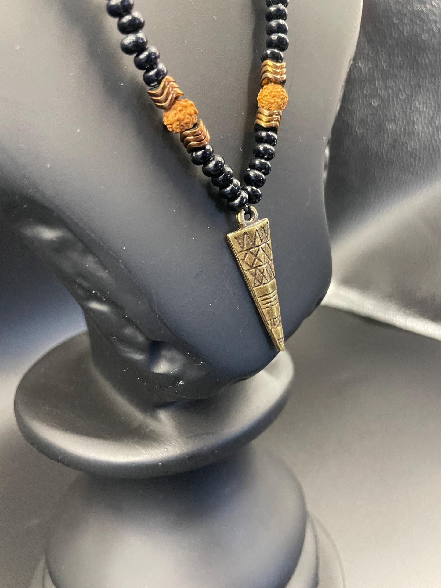 Antique Archer Necklace – Blue Thermal Gemstone • Tiger Eye • Hematite • Rudraksha Seed • Men’s Spiritual Amulet • Handmade Tribal Jewelry