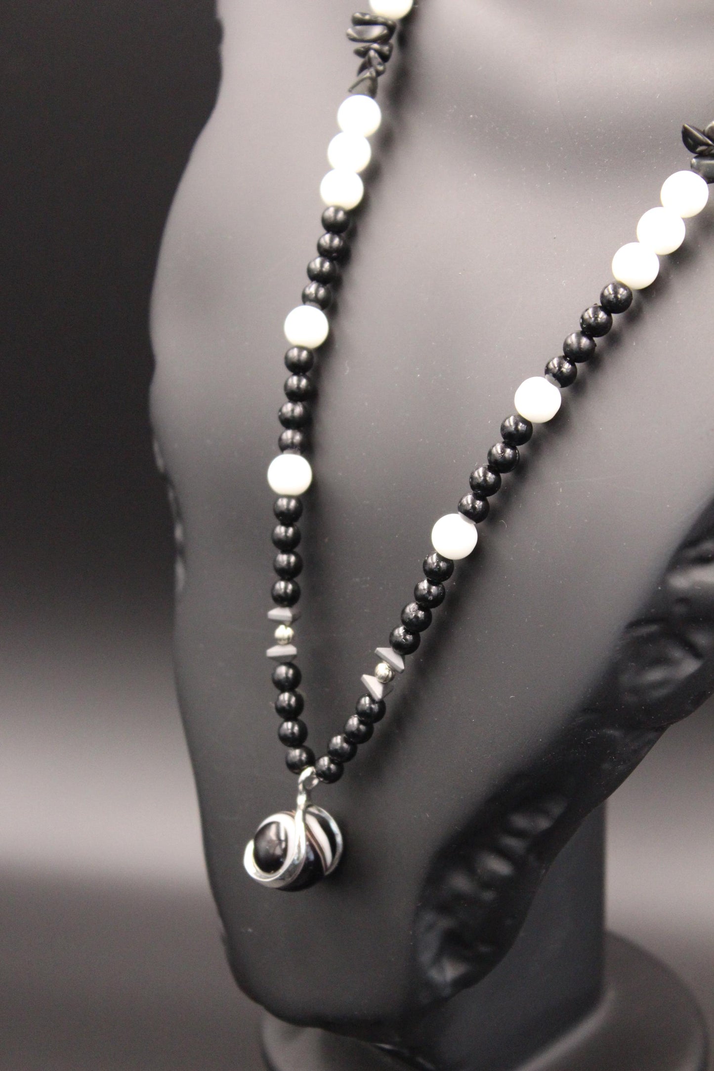 Handmade Black and White Agate Necklace – Natural Stone, Elegant Design