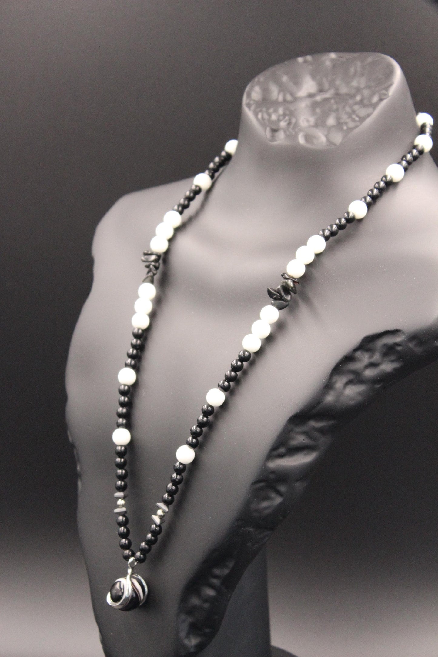 Handmade Black and White Agate Necklace – Natural Stone, Elegant Design