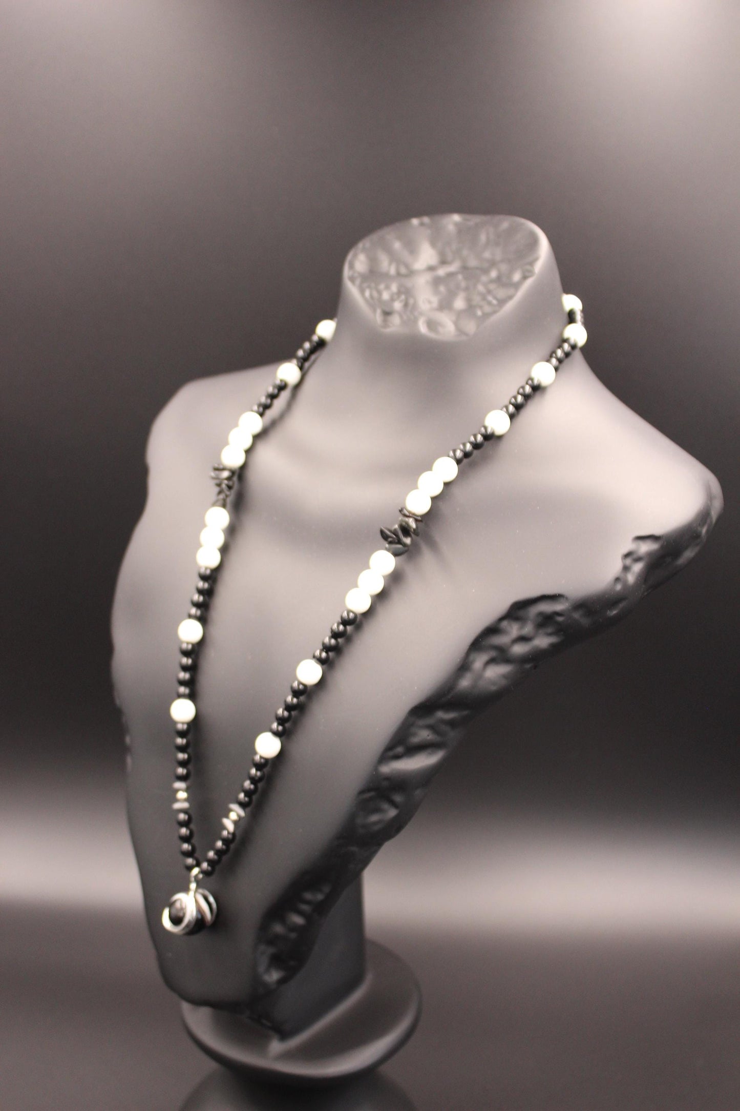 Handmade Black and White Agate Necklace – Natural Stone, Elegant Design