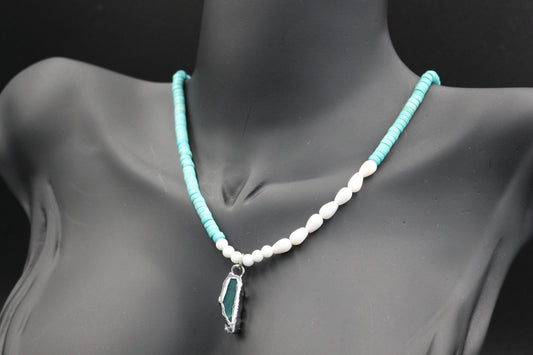 Elegant Handcrafted Necklace with Turquoise and White Beads in Ethnic Style