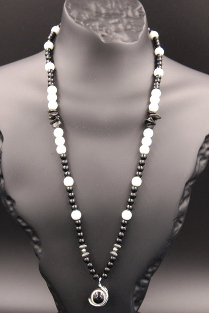 Handmade Black and White Agate Necklace – Natural Stone, Elegant Design