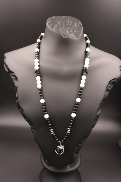 Handmade Black and White Agate Necklace – Natural Stone, Elegant Design