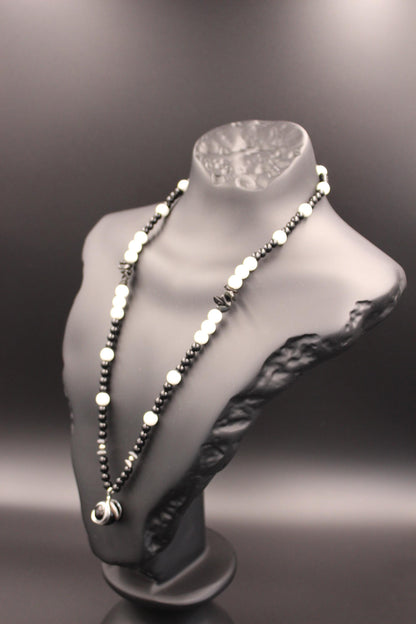 Handmade Black and White Agate Necklace – Natural Stone, Elegant Design
